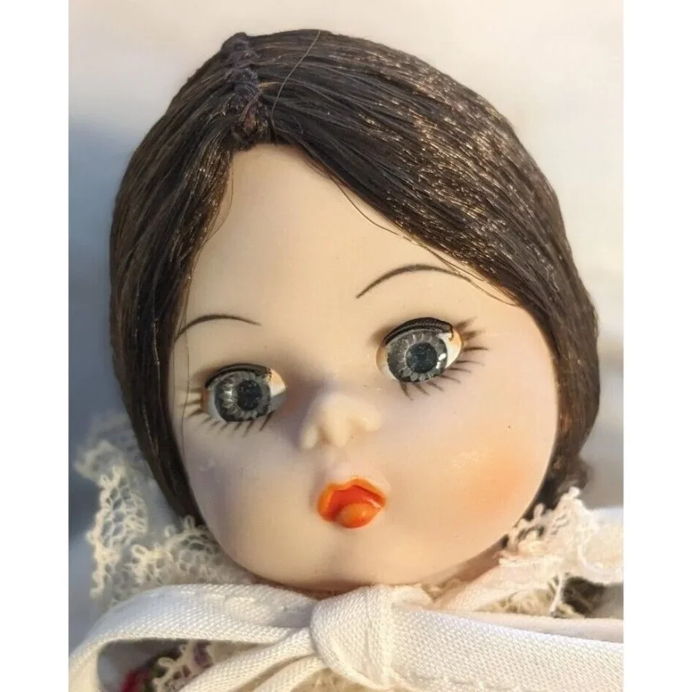 Madame Alexander Norway Vtg Doll & Stand 1977 International Brunette Pretty Girl